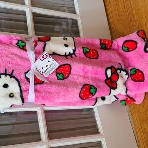 Hello Kitty Blanket 🍓